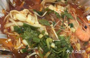 Fresh Shrimp and Clam Noodles