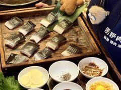 -围炉肉舍•炭烤活鳗•丹东海鲜烤肉(步行街店)