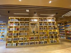 -漕河泾街道图书馆(漕河泾社区文化活动中心店)