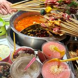 在滨江俊园！终于吃到了… 爆成都的串串开在昆明啦