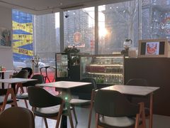 大堂-今日艺术汇书店