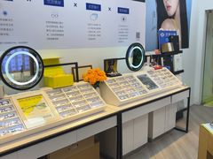 -天空之镜眼镜店蔡司依视路配镜授权零售店(望京颐堤港店)
