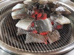 -围炉肉舍•炭烤活鳗•丹东海鲜烤肉(步行街店)