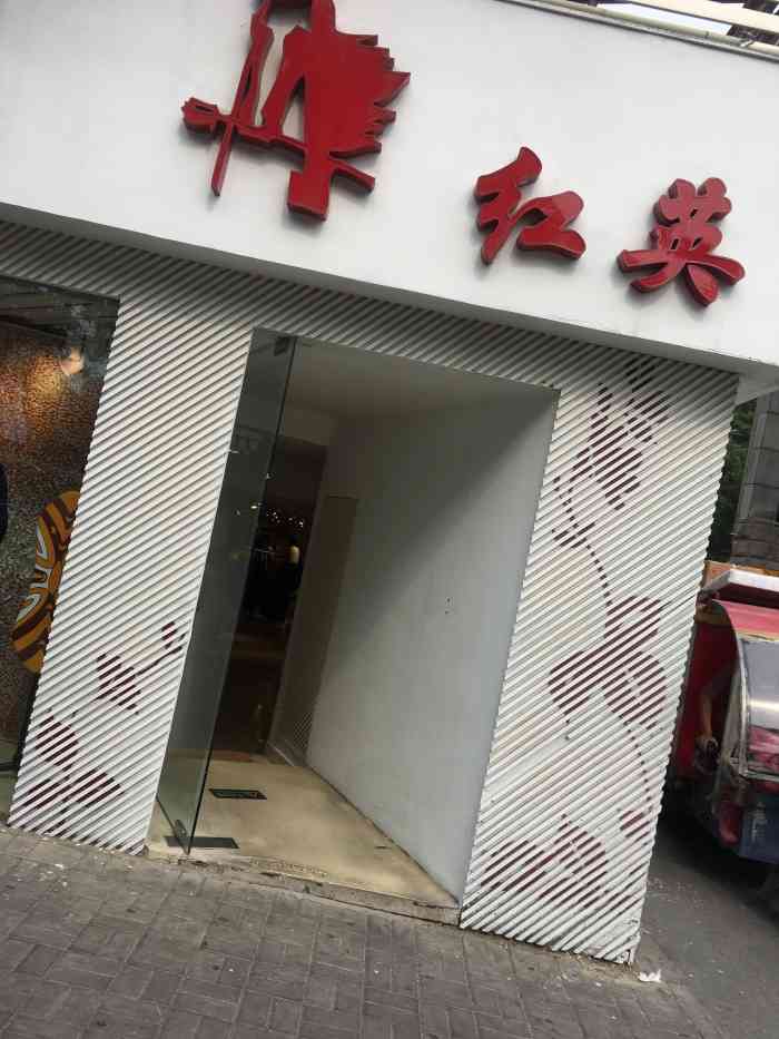 打分 这家真是航天桥边上多年了老服装店了!