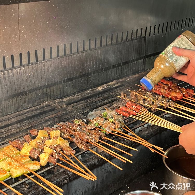 在普宁。。一定要去吃这家烧烤店。。巨好吃。。