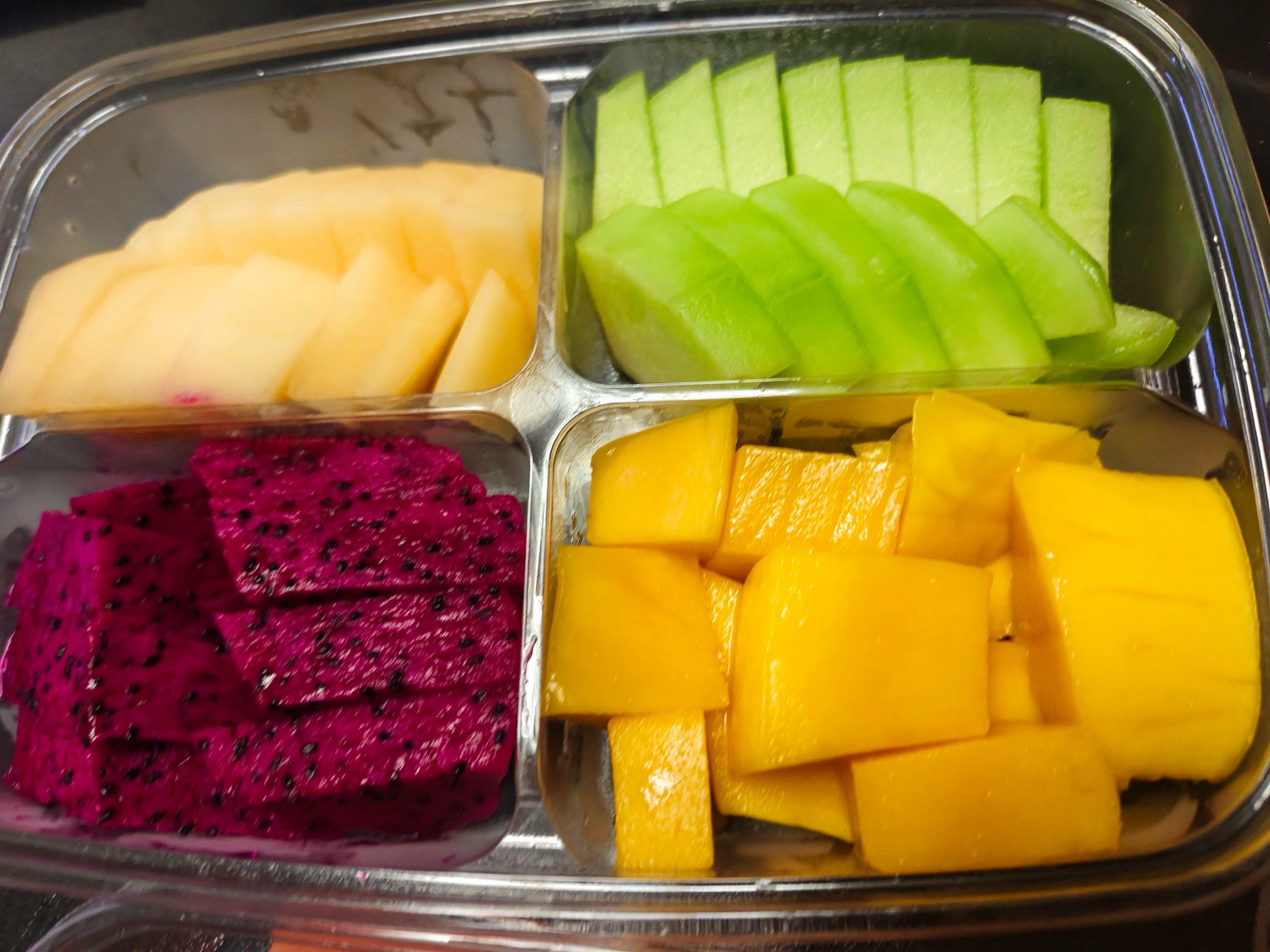 折扣西瓜🍉,都很新鲜,家里地热供暖温度很高,现切水果吃了超凉爽