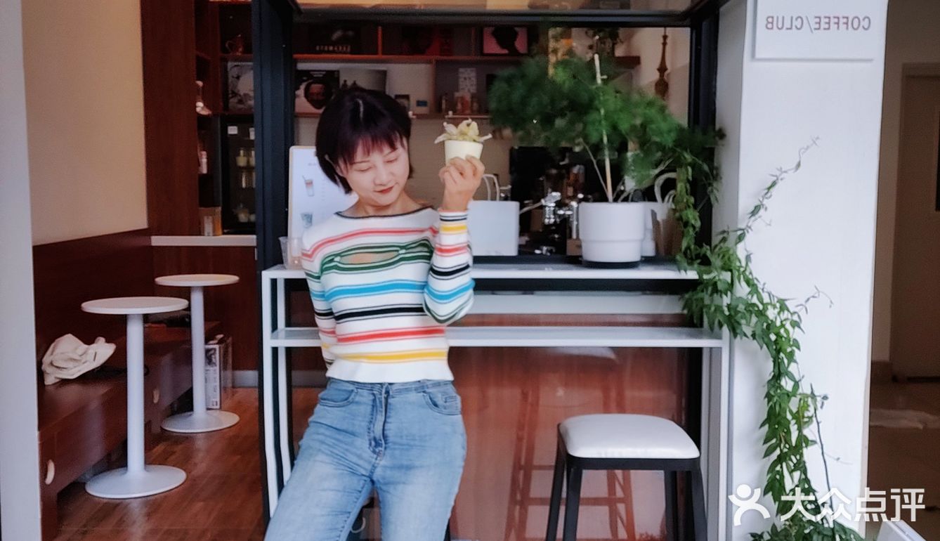 喝什么｜这家店的咖啡机，你绝对没见过！[得意]