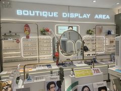 -目上眼镜·蔡司依视路授权(青浦宝龙店)