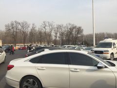 -窦店服务区-停车场