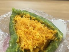 咸蛋黄肉松青团-张果佬年糕卷(科巷店)