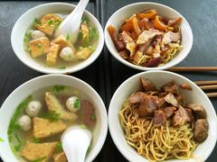 -松树干拌面店