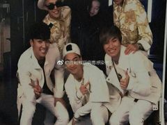 -PLAY HKPOP全息偶像演唱体验馆(威灵顿广场店)