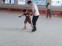 -冰纷万象滑冰场(赣州华润万象城店)