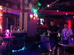 -UP嘻哈酒吧(粉巢店)