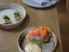 华夫饼配水波蛋烟熏三文鱼-BOR Eatery(安福路店)