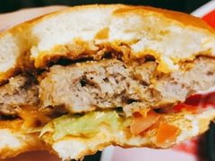 经典肉酱汁汁厚作牛肉汉堡-肯德基(杭州和平饭店)