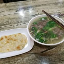 周记牛肉汤：一碗温暖的记忆