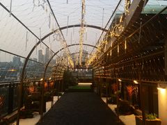 -冰冰龙虾·江湖菜·花园江景餐厅