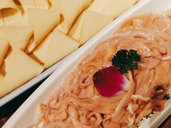-老牌坊云南鱼豆花火锅(哈西万达店)
