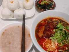 -李与白包子铺(桐梓林店)