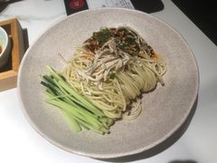 鸡丝凉面-麻六记(新天地店)
