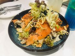 烟熏三文鱼杂菌沙拉-BE BRIGHT KITCHEN(正佳广场店)