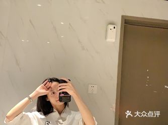最近的生活有点好玩  我去打工啦～去做了一天的服务员