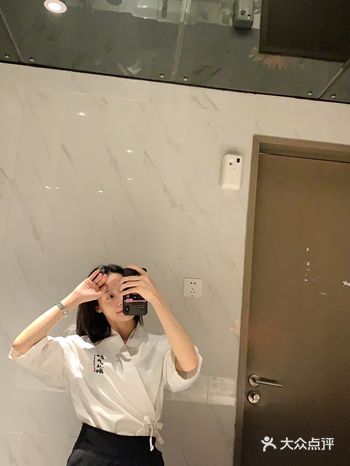 最近的生活有点好玩 我去打工啦~去做了一天的服务员