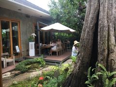 -Chom Cafe and Restaurant
