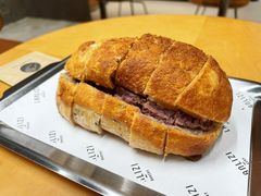 红豆黄油亚麻籽法棍-LANLIZI BAKERY(COSMO店)