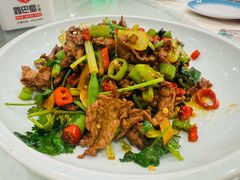 小炒黄牛肉-鑫巴蜀小镇 · 水煮鱼专研店(玉桥店)