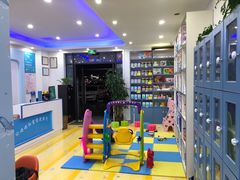 -蓝鲸奇亲子游泳俱乐部