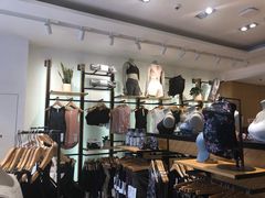 -lululemon(上海浦东IFC店)