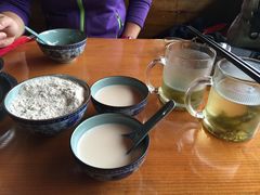 酥油茶，糌粑-三兄弟餐吧