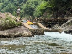 -安吉龙王山峡谷漂流