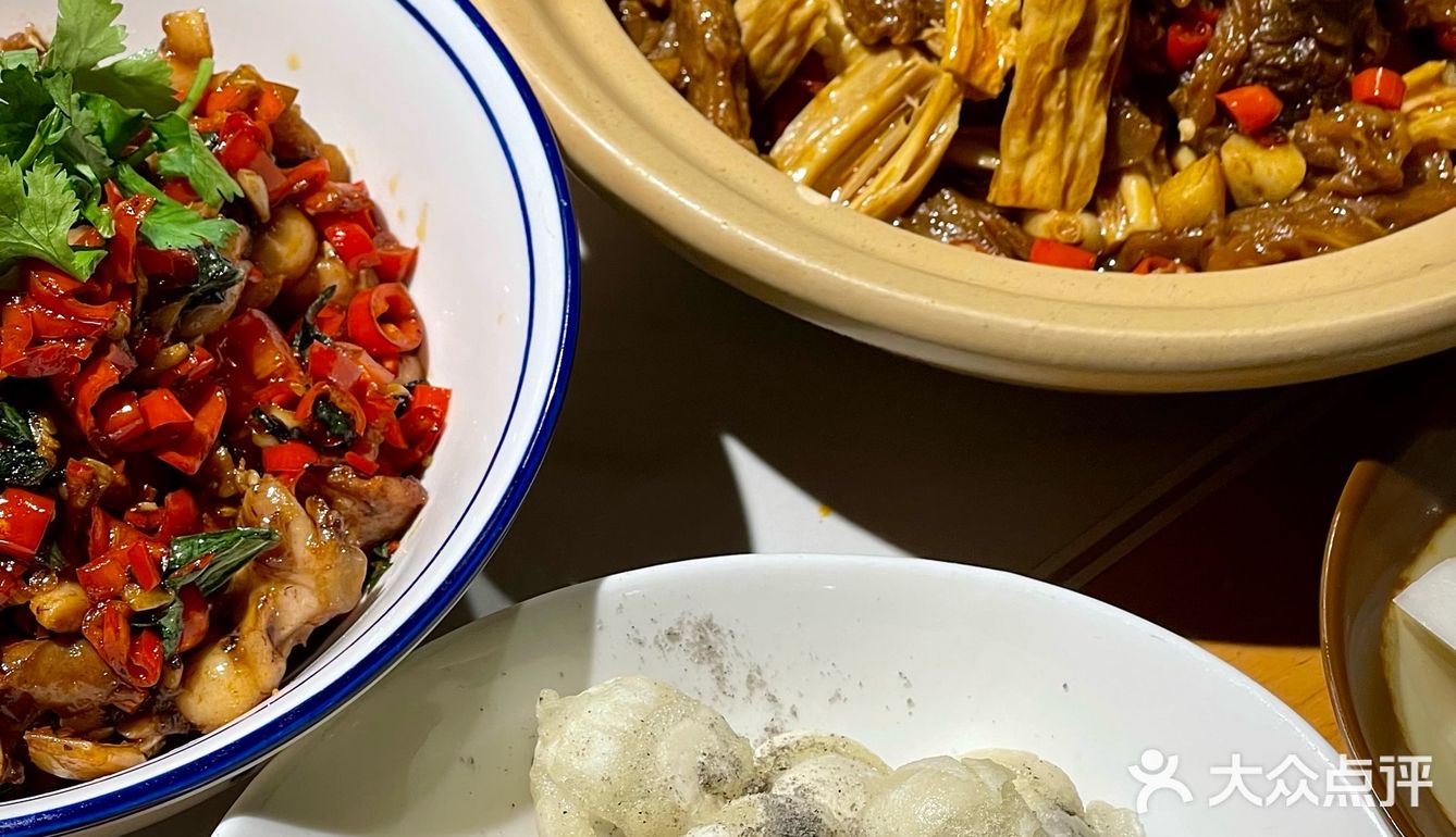 这家柴火鸡给人香迷糊了！锅气满满！