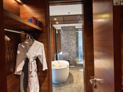 -三亚湾海居铂尔曼度假酒店