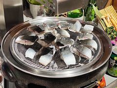 -围炉肉舍•炭烤活鳗•丹东海鲜烤肉(步行街店)