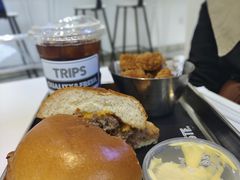 -TRIPS BURGER(大钟寺店)