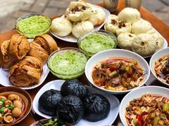 -李与白包子铺(桐梓林店)