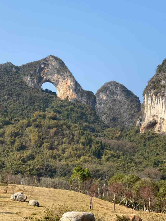 阳朔月亮山风景区-"月亮山景区位于阳朔境内,八月份来到阳朔旅.