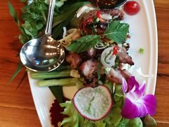 -Chom Cafe and Restaurant