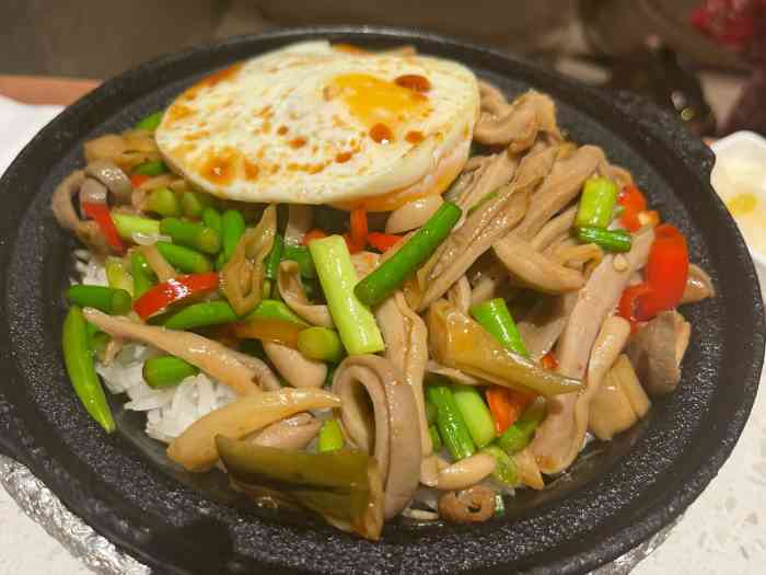 秀玉coffee&kitchen(光谷二期西班牙风情街店)-"吃了两个煲仔饭,加了4