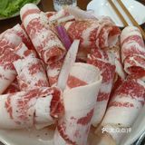 这家春满江在商业街二楼 挺好找 店面不大 我们是一大