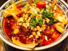 -沪小二炭火蛙锅(淮海中路美食不夜城店)