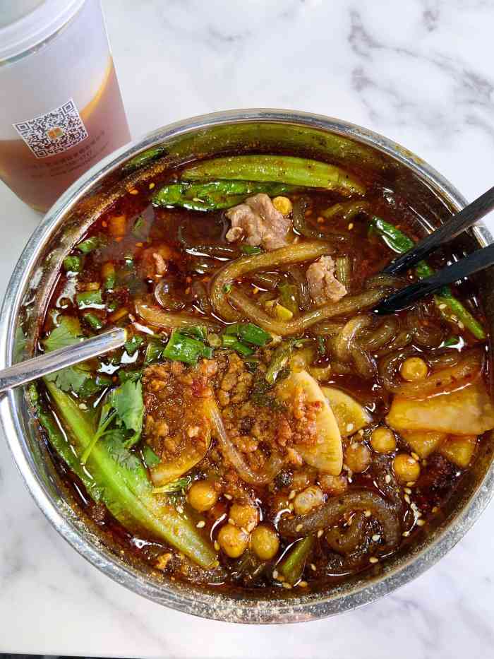 叼嘴巴儿重庆粉面(石厦店)-"这家店在马成时代广场的后面,还算好找.