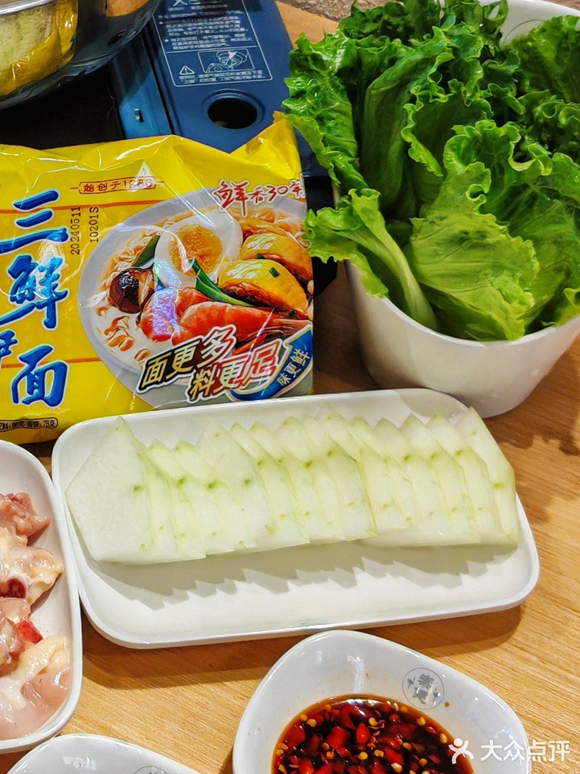 太卷了！吃个鸡煲还能把脉拔罐！？