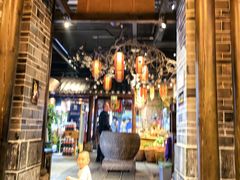 -帅巴人舅母子腊蹄民俗村