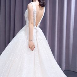 -Lady  Jane高端婚纱礼服馆