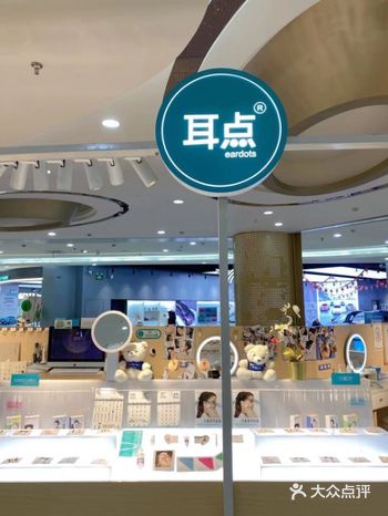 好久以前打的耳洞，年年带的同样的耳钉，总想换换风格～